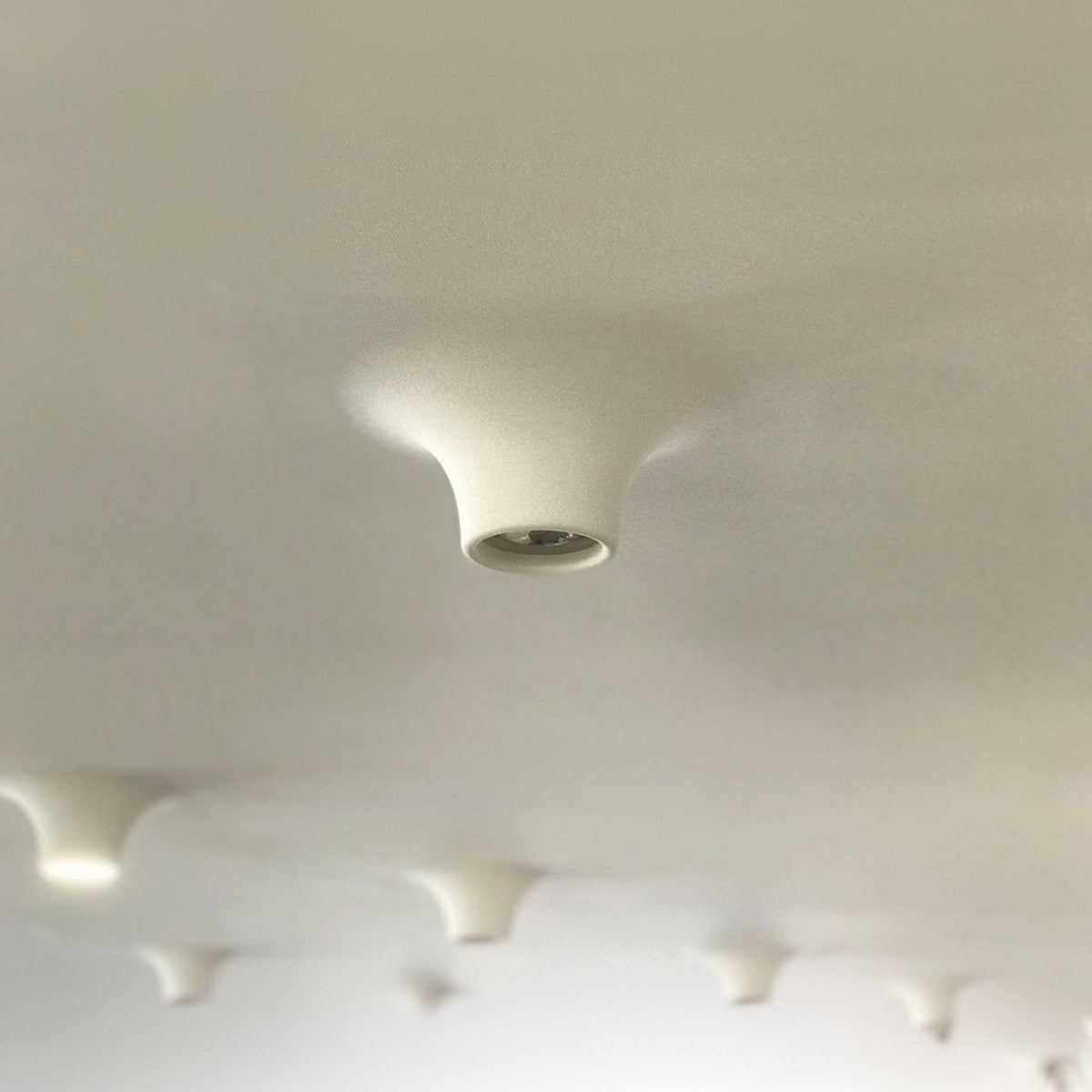VK Light Downlight Trimless – gipsowa oprawa wpuszczana z gwintem GU10 i wystającą rurką