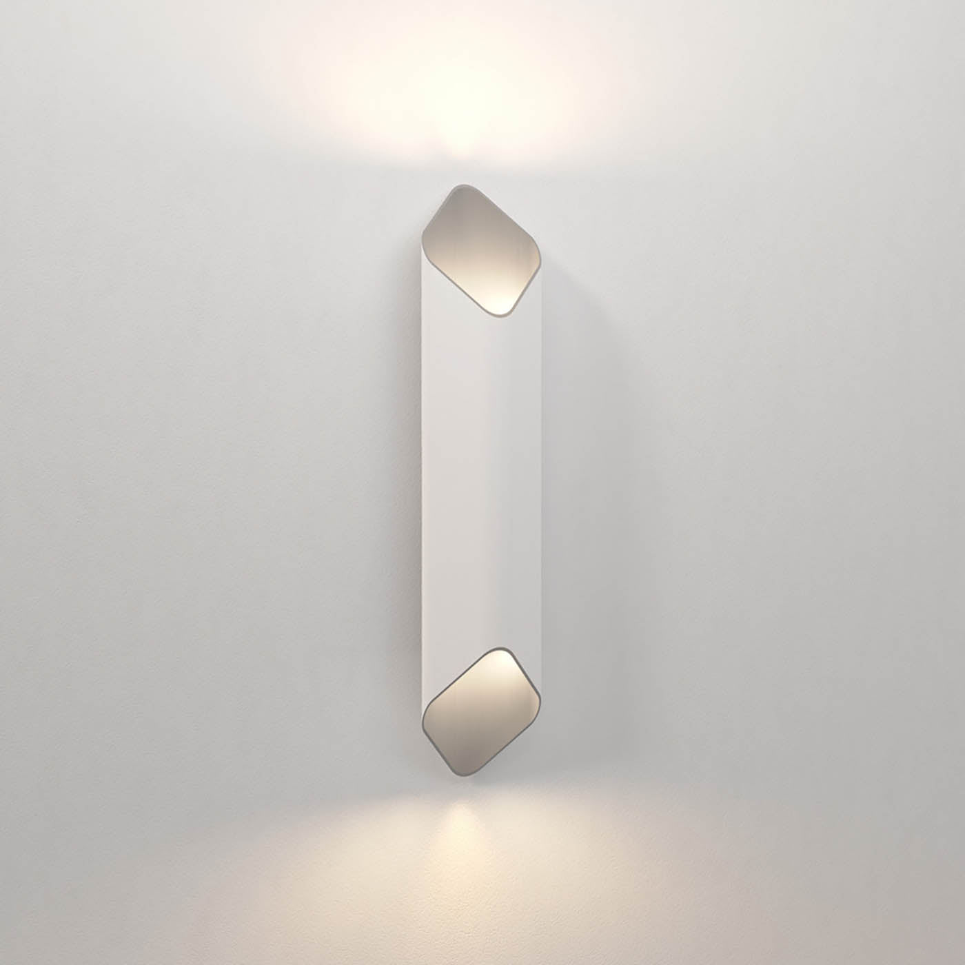 Astro Ako 600 LED nástěnné svítidlo stříbrné