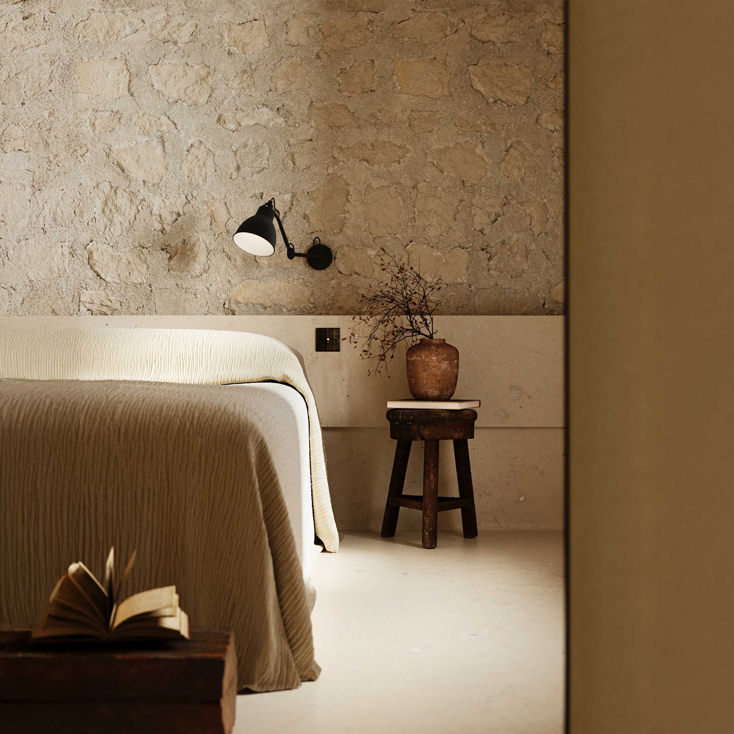 DCW éditions Lampe Gras N°204 E27 nástěnné svítidlo k posteli