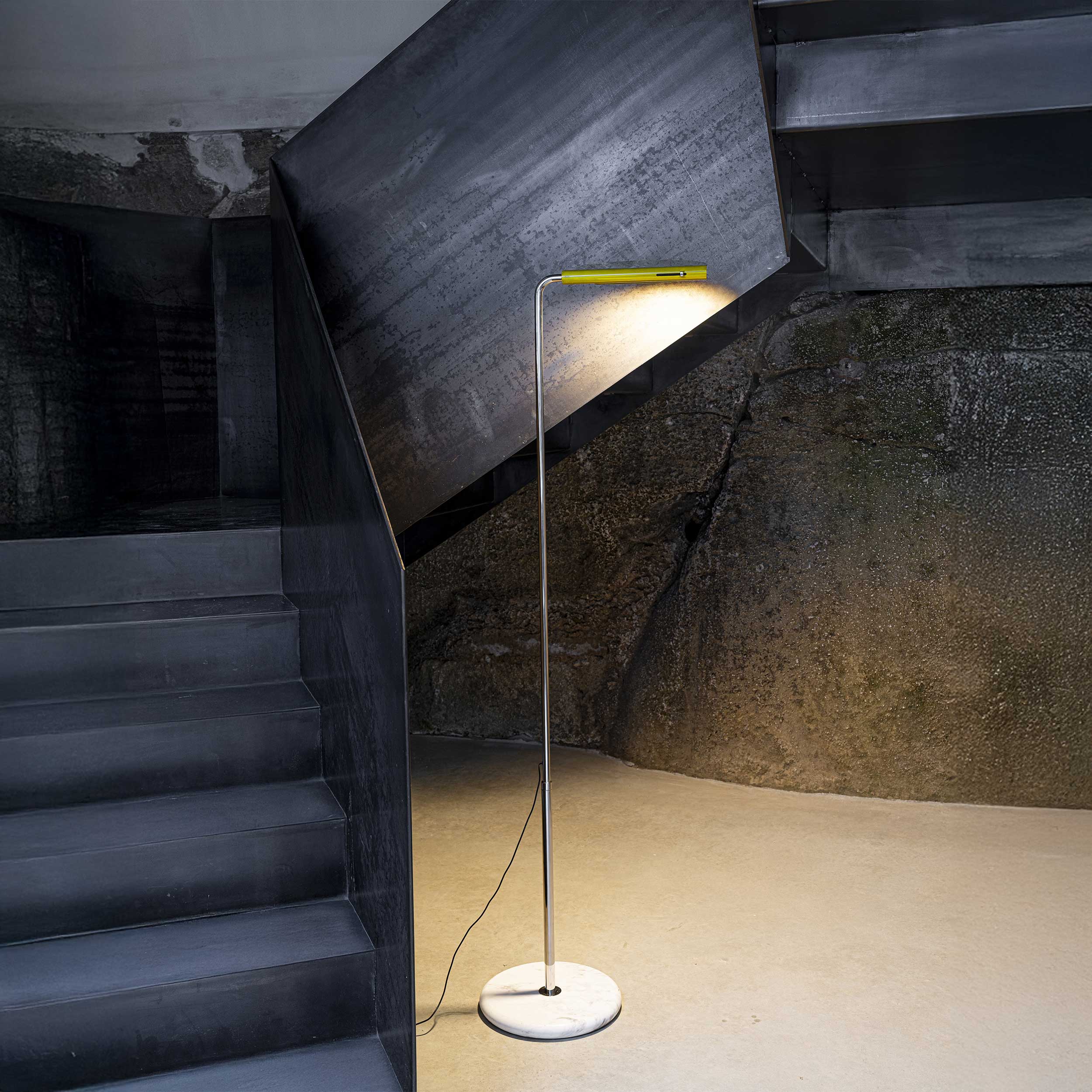 DCW éditions Mezzaluna LED stojací svítidlo