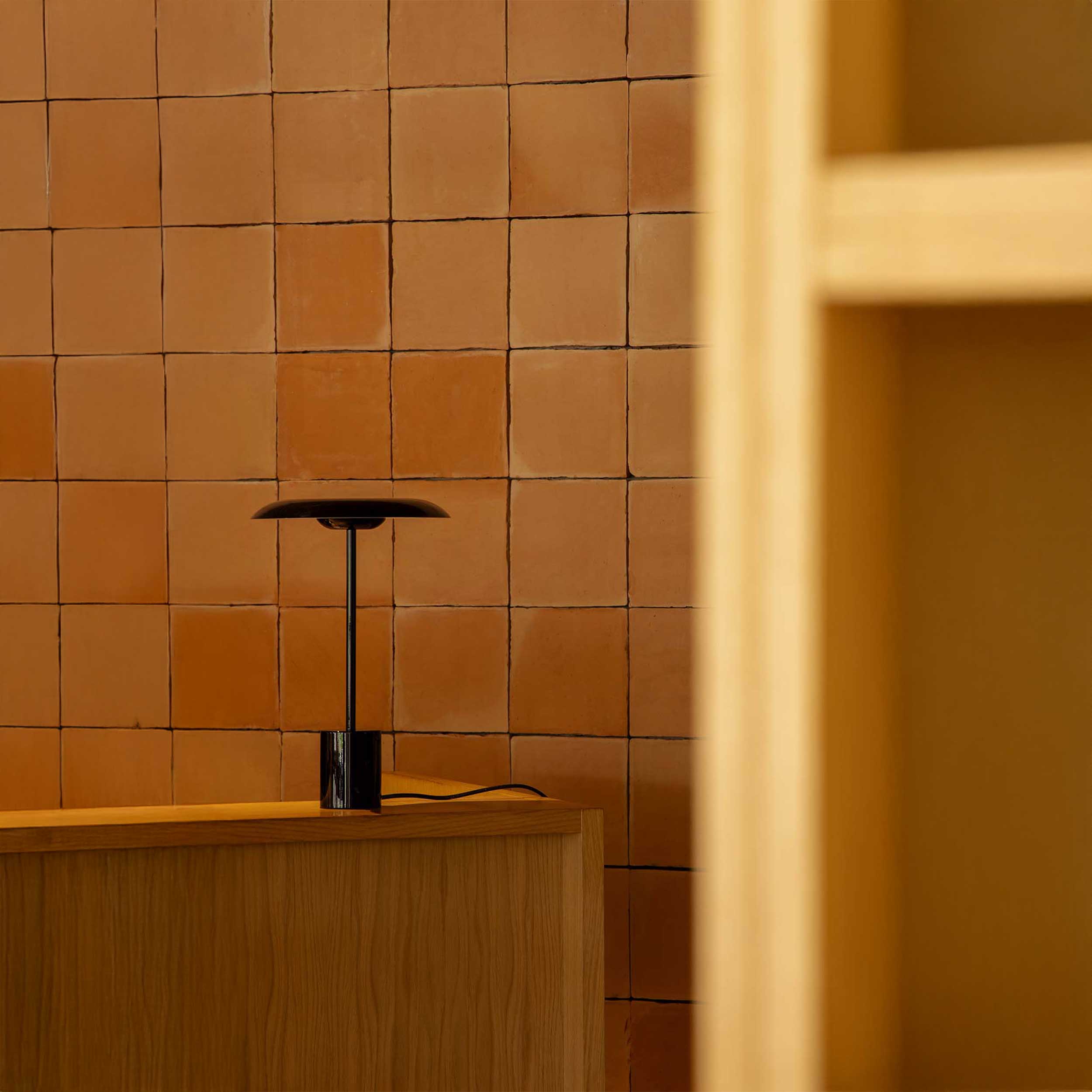 Faro Hoshi LED stolní stmívatelné svítidlo