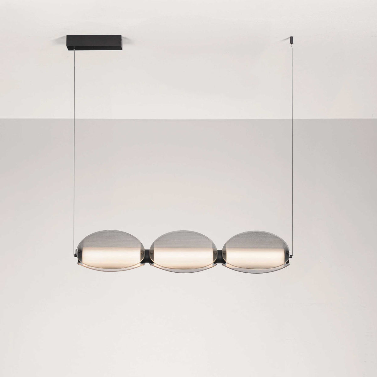 Nova Luce Noir – podłużna lampa wisząca LED