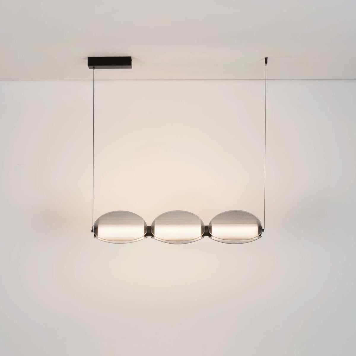Nova Luce Noir – podłużna lampa wisząca LED